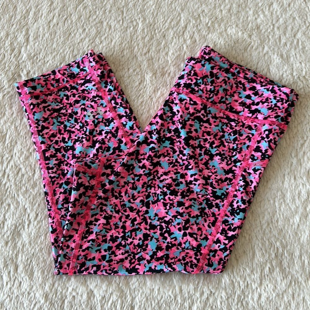 Under Armour camo print leggings pink size small